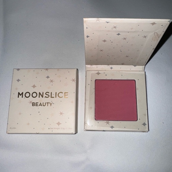 MOONSLICE BEAUTY
Pressed Blush in Beautiful
5.5 g, NEW in Box - Picture 2 of 6